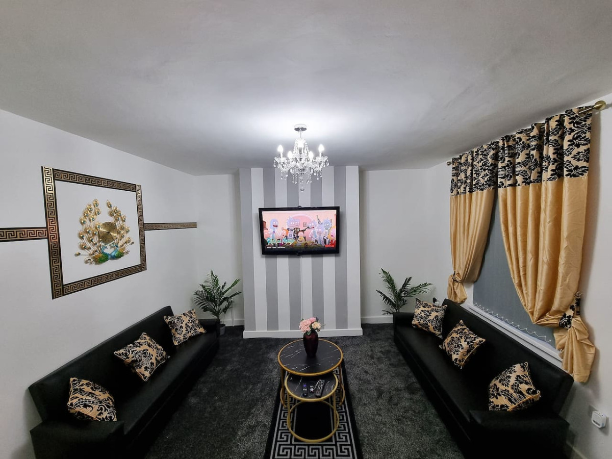 *11BR* Setup for your most amazing relaxed stay + Free Parking + Free Fast WiFi * in 11 Burlington Road - Property image 2 - VivreStays