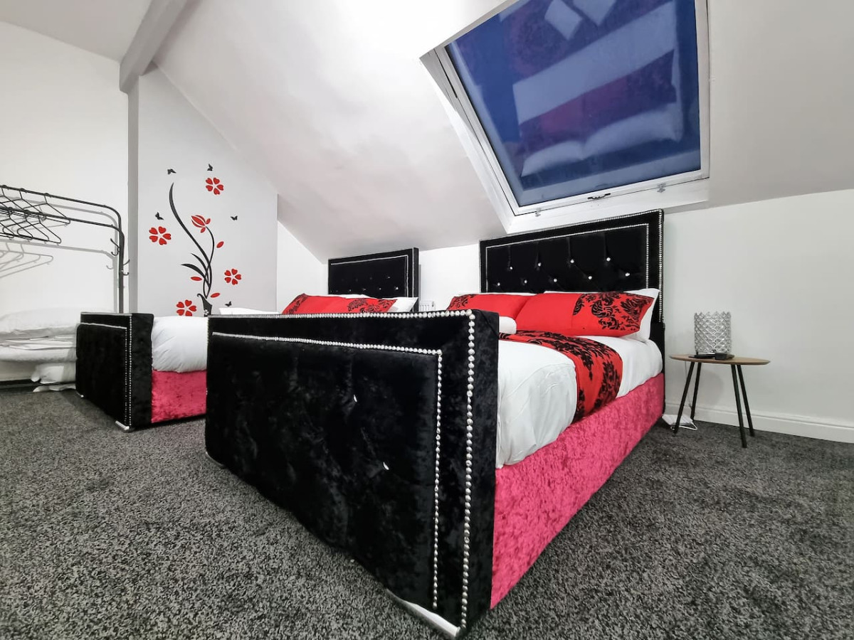 *11BR* Setup for your most amazing relaxed stay + Free Parking + Free Fast WiFi * in 11 Burlington Road - Property image 10 - VivreStays