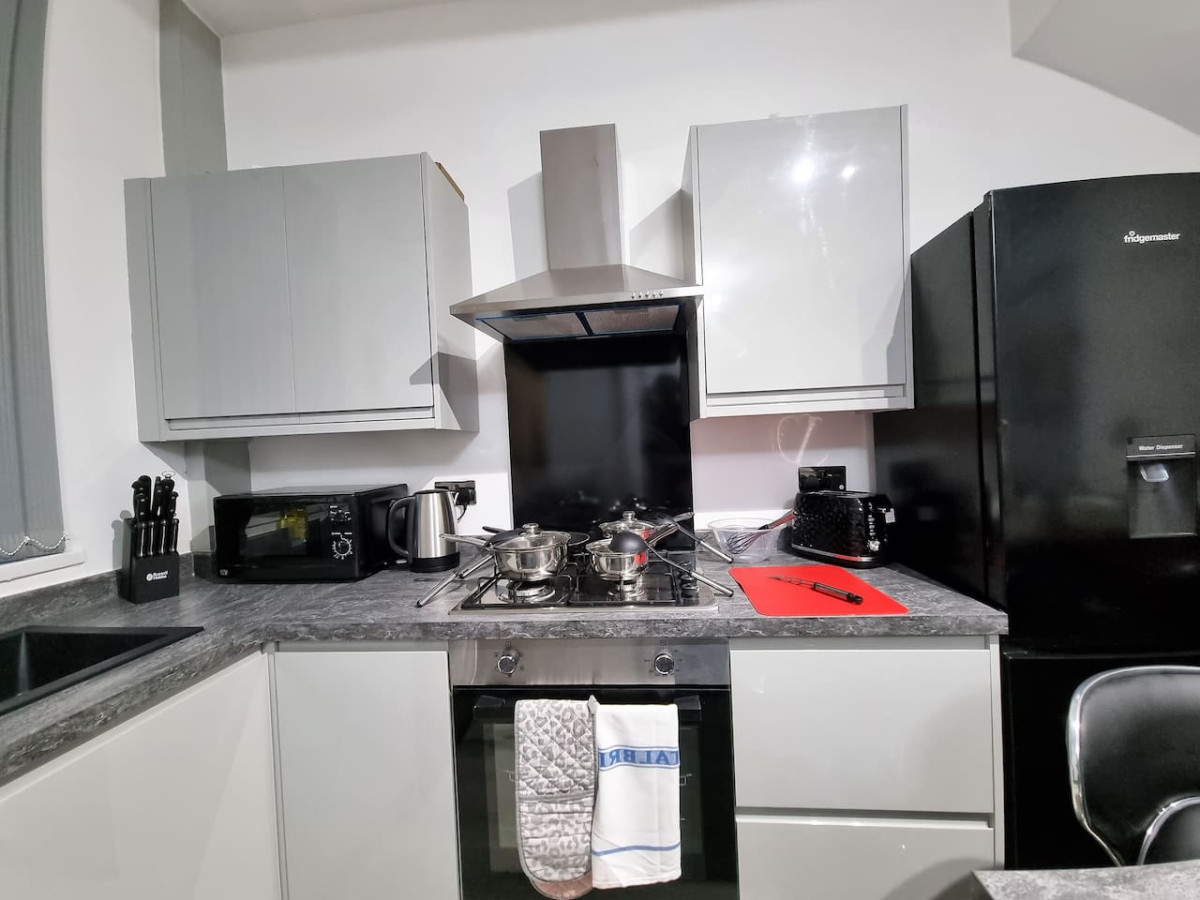 *11BR* Setup for your most amazing relaxed stay + Free Parking + Free Fast WiFi * in 11 Burlington Road - Property image 23 - VivreStays