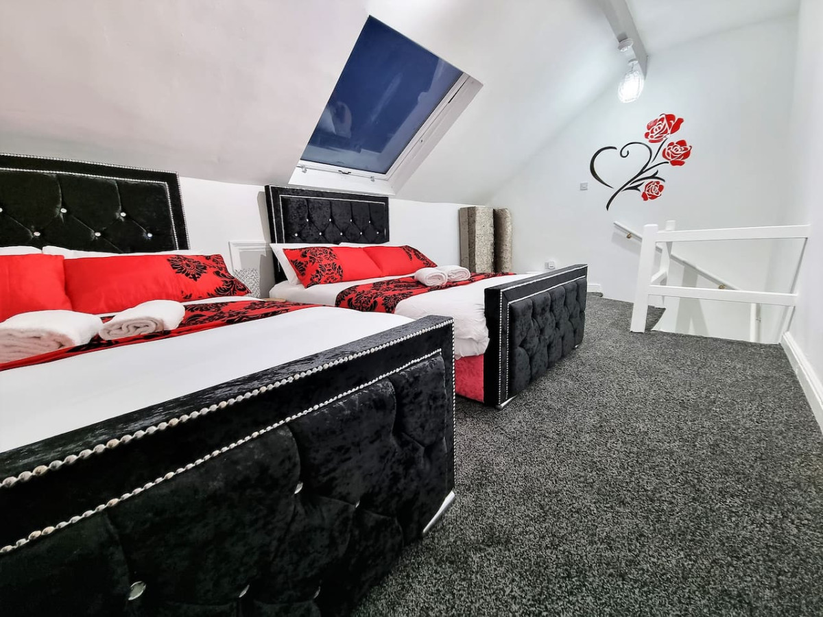 *11BR* Setup for your most amazing relaxed stay + Free Parking + Free Fast WiFi * in 11 Burlington Road - Property image 11 - VivreStays