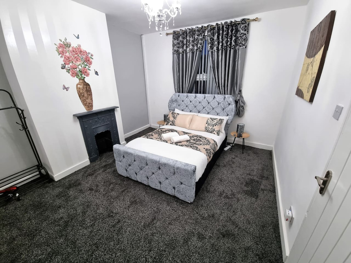 *11BR* Setup for your most amazing relaxed stay + Free Parking + Free Fast WiFi * in 11 Burlington Road - Property image 6 - VivreStays