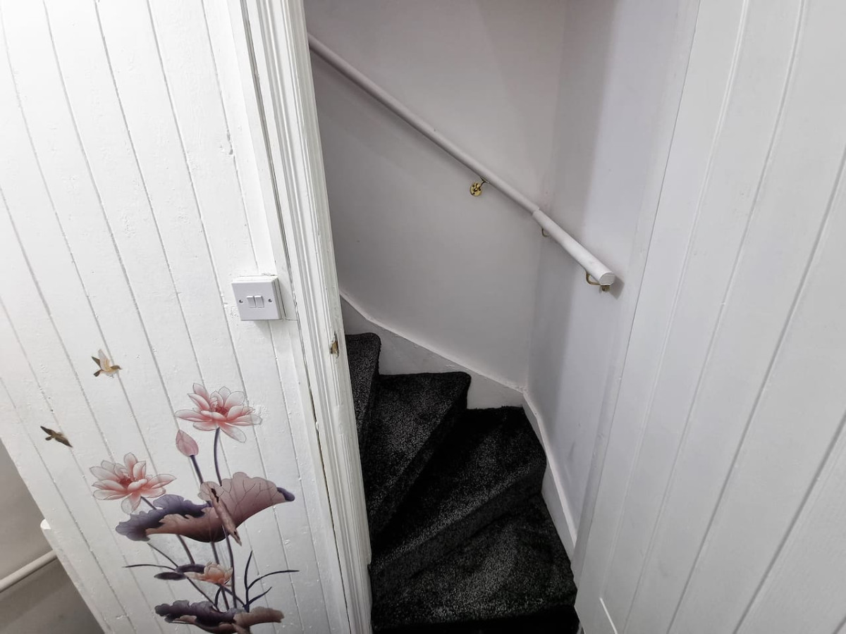 *11BR* Setup for your most amazing relaxed stay + Free Parking + Free Fast WiFi * in 11 Burlington Road - Property image 32 - VivreStays