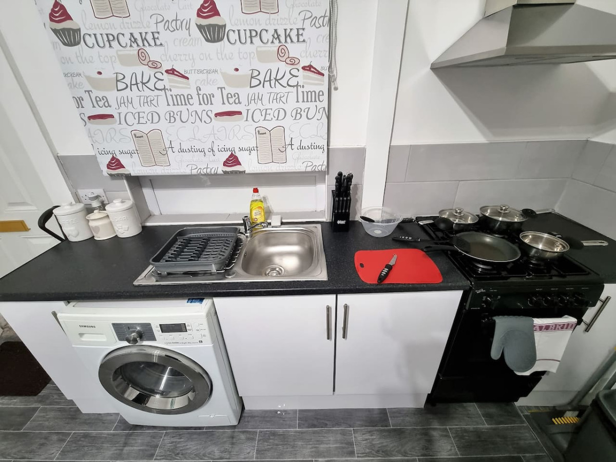 *12PR* Setup for your most relaxed & amazing stay + Free Parking + Free Fast WiFi * in 12 Parkfield Place - Property image 28 - VivreStays