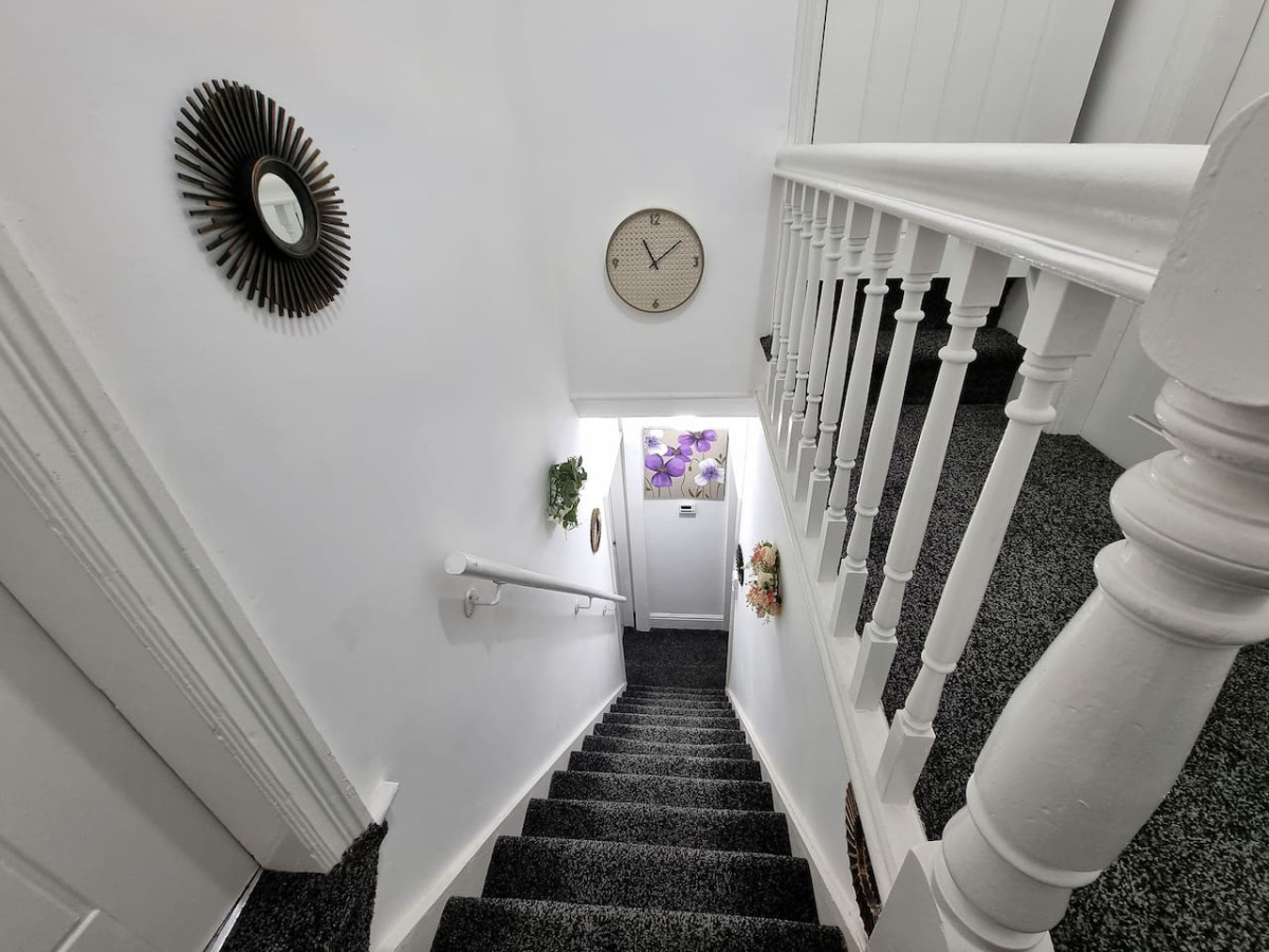 *12PR* Setup for your most relaxed & amazing stay + Free Parking + Free Fast WiFi * in 12 Parkfield Place - Property image 34 - VivreStays