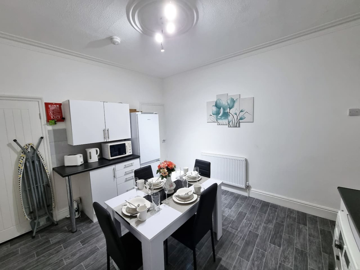 *12PR* Setup for your most relaxed & amazing stay + Free Parking + Free Fast WiFi * in 12 Parkfield Place - Property image 26 - VivreStays