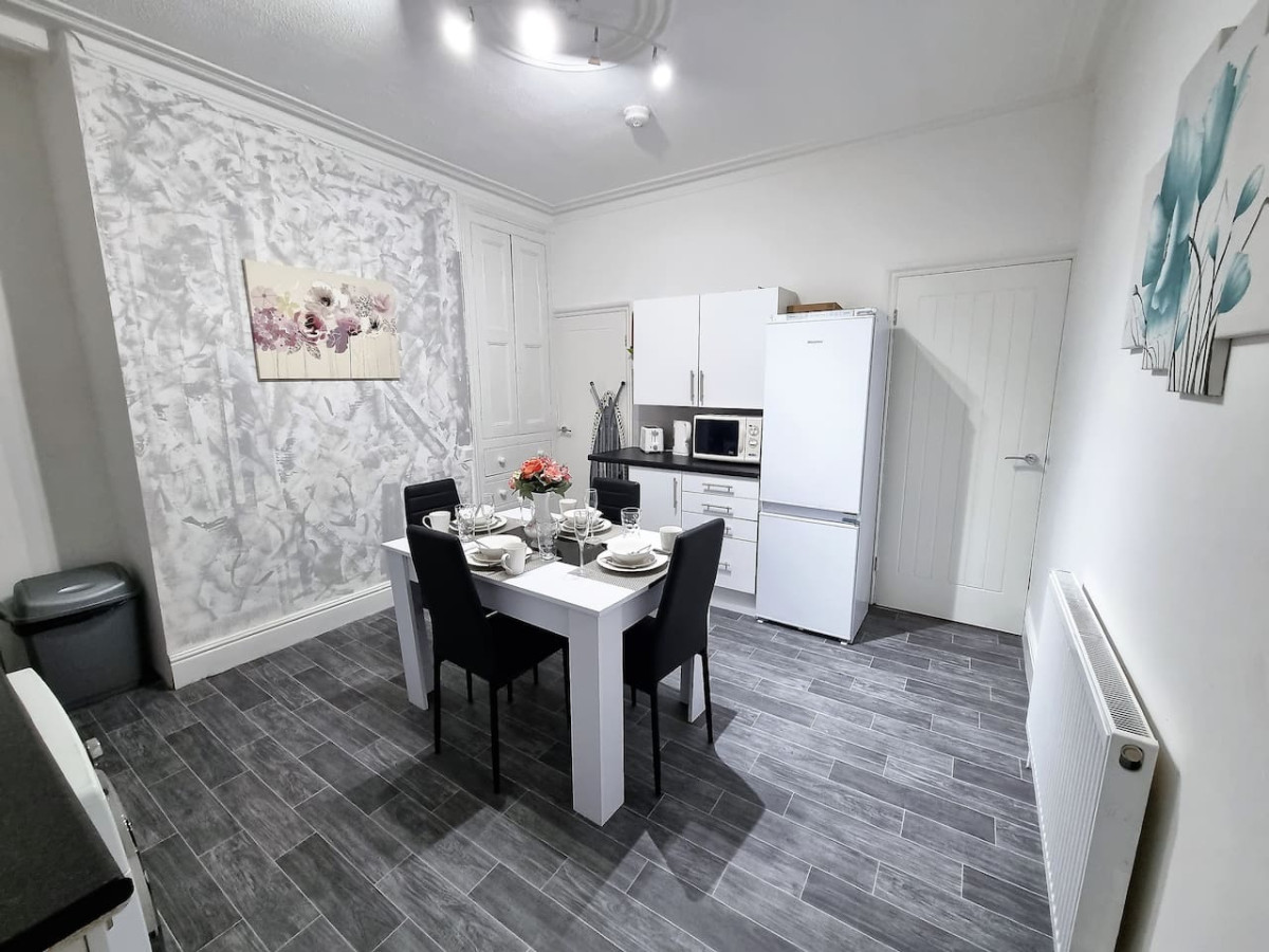 *12PR* Setup for your most relaxed & amazing stay + Free Parking + Free Fast WiFi * in 12 Parkfield Place - Property image 25 - VivreStays