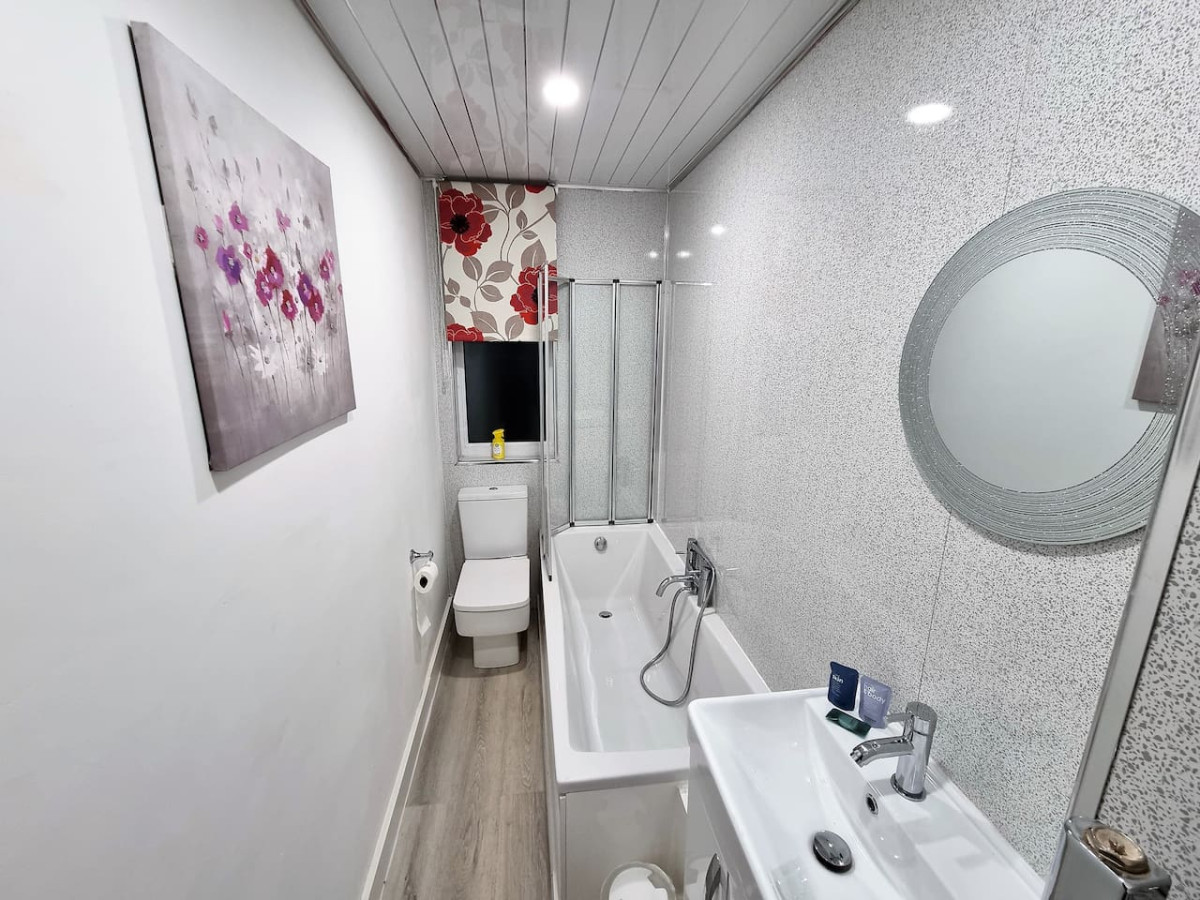 *12PR* Setup for your most relaxed & amazing stay + Free Parking + Free Fast WiFi * in 12 Parkfield Place - Property image 4 - VivreStays
