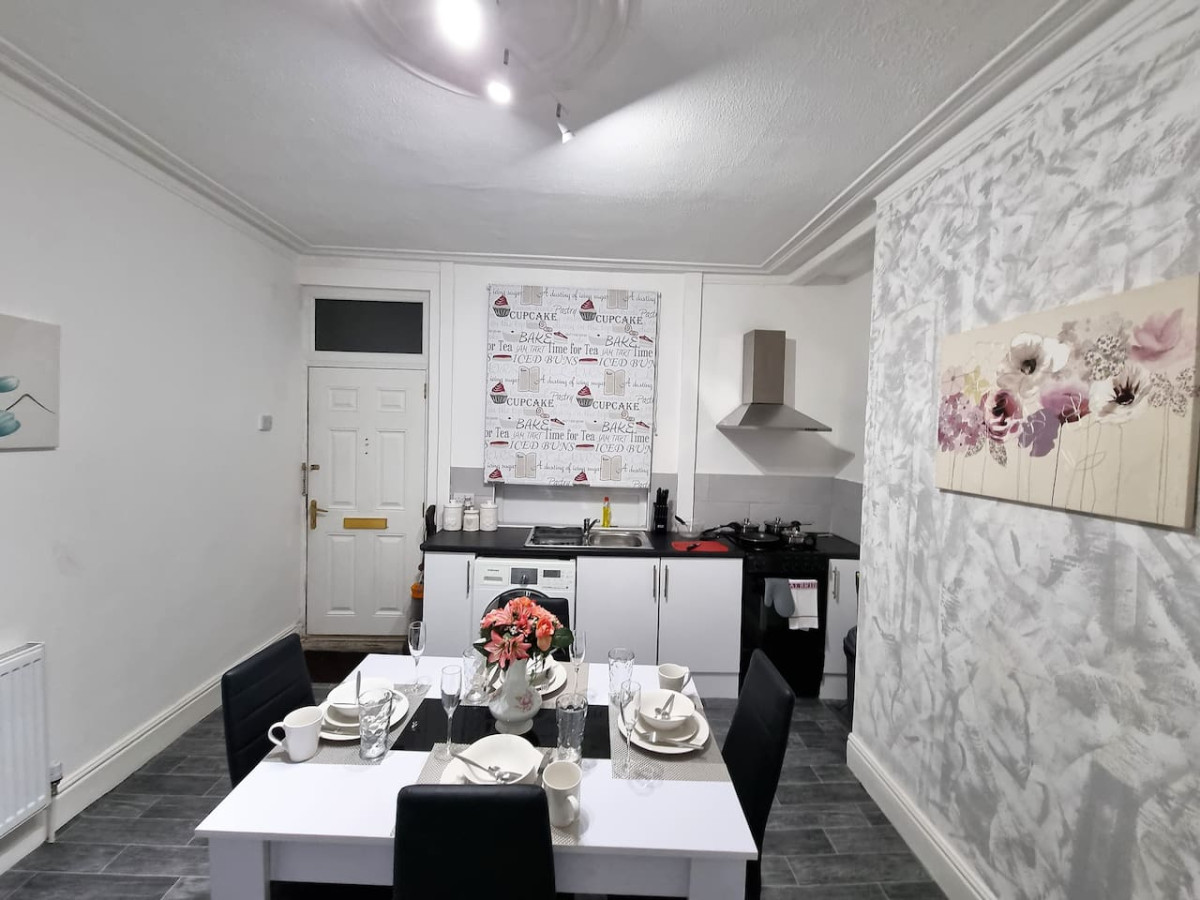 *12PR* Setup for your most relaxed & amazing stay + Free Parking + Free Fast WiFi * in 12 Parkfield Place - Property image 24 - VivreStays