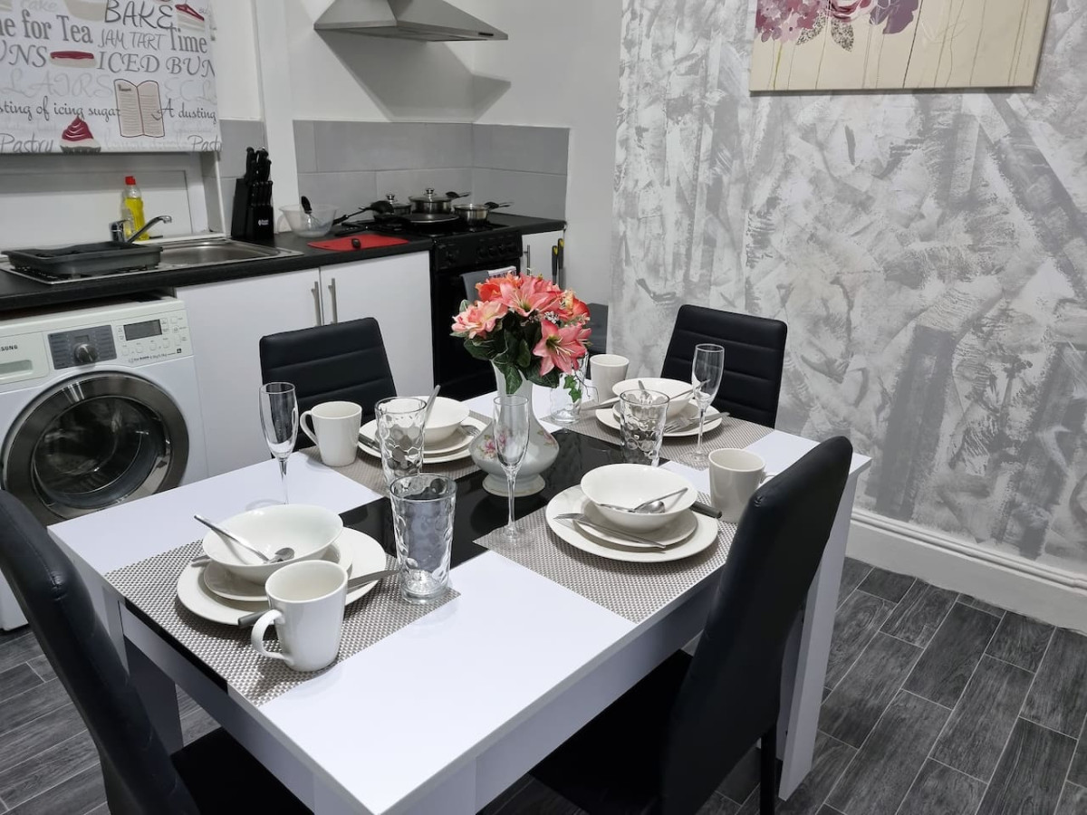 *12PR* Setup for your most relaxed & amazing stay + Free Parking + Free Fast WiFi * in 12 Parkfield Place - Property image 27 - VivreStays