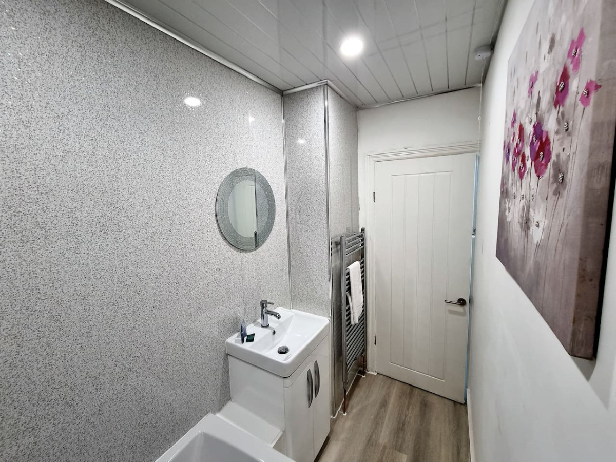 *12PR* Setup for your most relaxed & amazing stay + Free Parking + Free Fast WiFi * in 12 Parkfield Place - Property image 33 - VivreStays