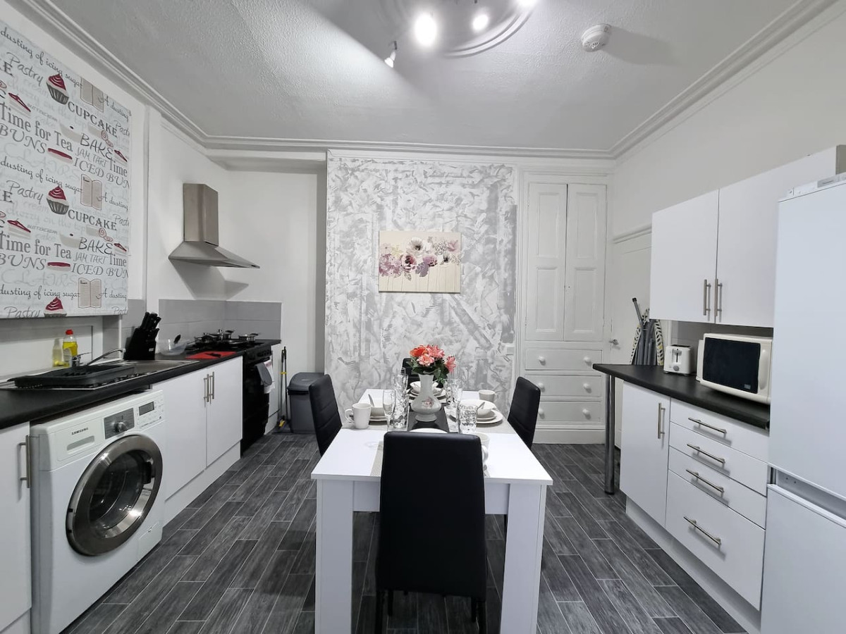 *12PR* Setup for your most relaxed & amazing stay + Free Parking + Free Fast WiFi * in 12 Parkfield Place - Property image 3 - VivreStays