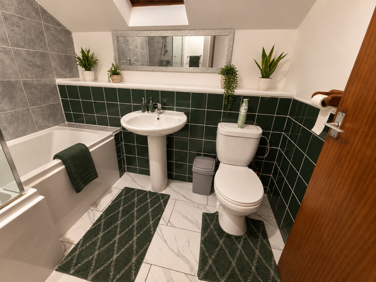 *F1*5GH* Setup for your most relaxed & amazing stay + Free Parking + Free Fast WiFi * in Greenhill House, 1 Green Hill Road Flat 15 - Property image 4 - VivreStays