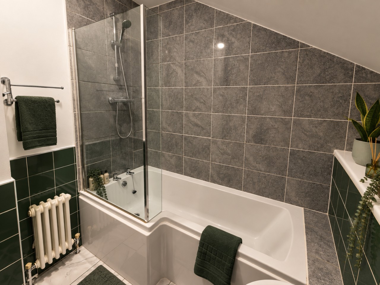 *F1*5GH* Setup for your most relaxed & amazing stay + Free Parking + Free Fast WiFi * in Greenhill House, 1 Green Hill Road Flat 15 - Property image 6 - VivreStays