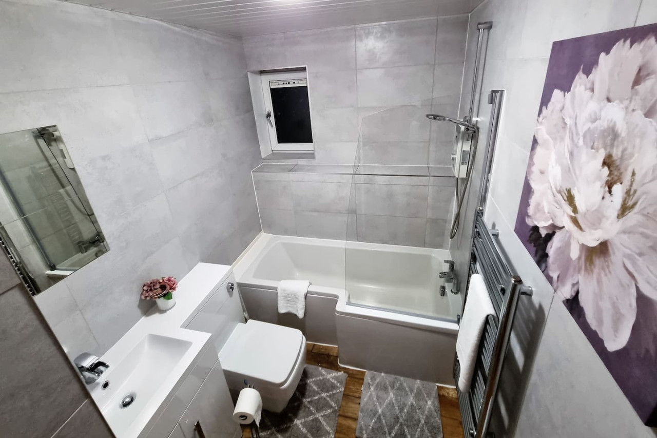 *F43NH* Setup for your most relaxed & Cosy stay + Free Parking + Free Fast WiFi * in Newhall Green Flat 43 Newhall - Property image 27 - VivreStays
