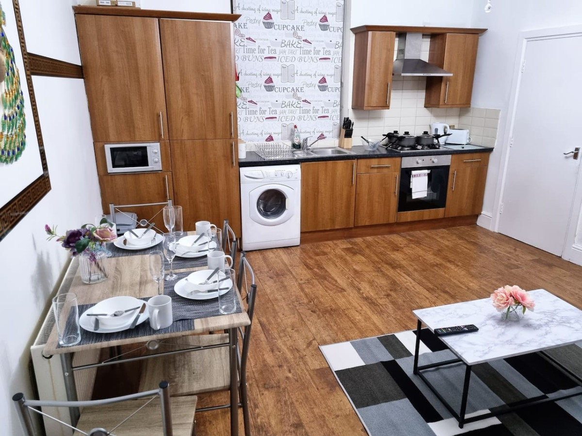 *6B7R* Setup for your most relaxed & amazing stay + Free Parking + Free Fast WiFi* in Vickers St, Morley, Leeds, UK - Property image 24 - VivreStays