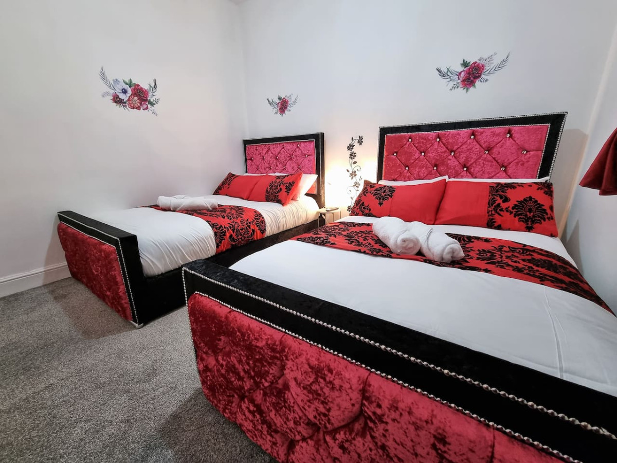 *6B7R* Setup for your most relaxed & amazing stay + Free Parking + Free Fast WiFi* in Vickers St, Morley, Leeds, UK - Property image 9 - VivreStays