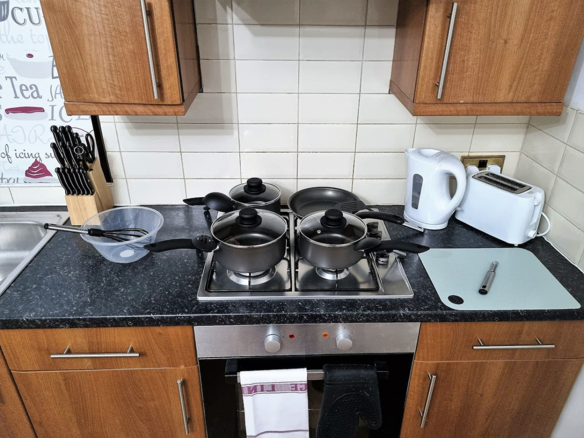 *6B7R* Setup for your most relaxed & amazing stay + Free Parking + Free Fast WiFi* in Vickers St, Morley, Leeds, UK - Property image 25 - VivreStays
