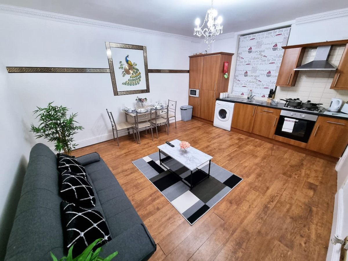 *6B7R* Setup for your most relaxed & amazing stay + Free Parking + Free Fast WiFi* in Vickers St, Morley, Leeds, UK - Property image 20 - VivreStays