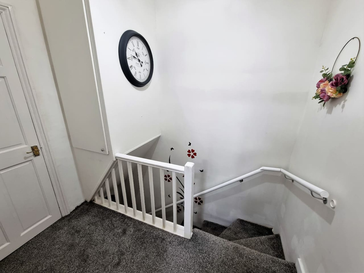 *6B7R* Setup for your most relaxed & amazing stay + Free Parking + Free Fast WiFi* in Vickers St, Morley, Leeds, UK - Property image 32 - VivreStays