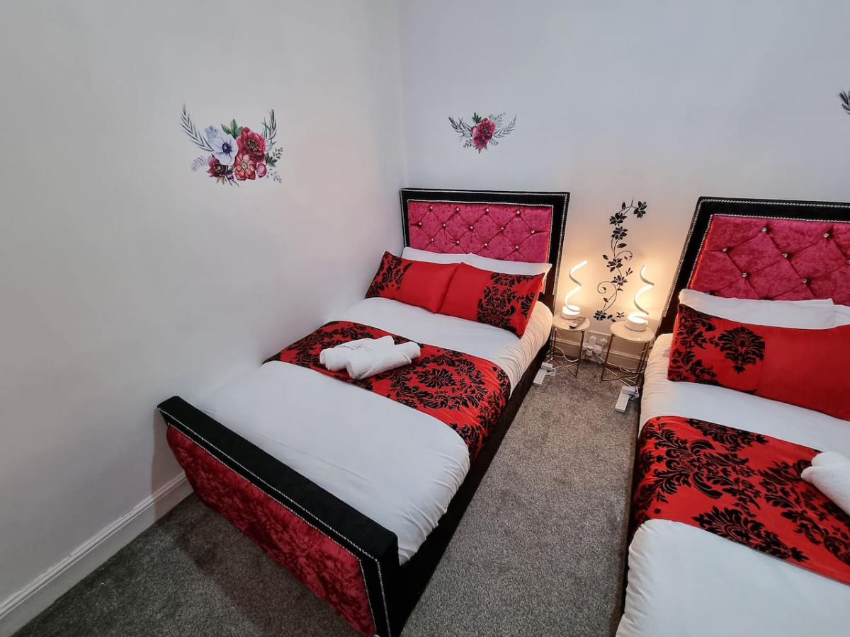 *6B7R* Setup for your most relaxed & amazing stay + Free Parking + Free Fast WiFi* in Vickers St, Morley, Leeds, UK - Property image 10 - VivreStays