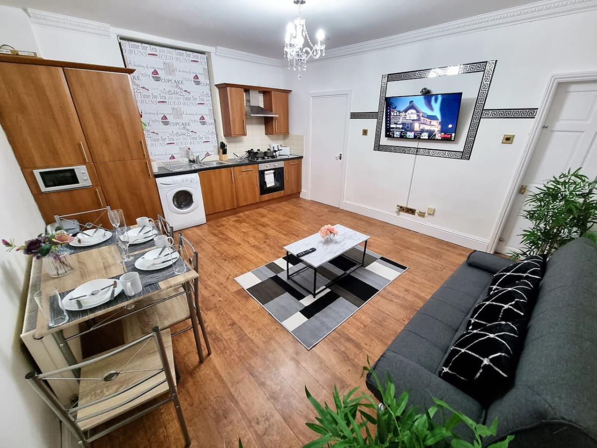 *6B7R* Setup for your most relaxed & amazing stay + Free Parking + Free Fast WiFi* in Vickers St, Morley, Leeds, UK - Property image 2 - VivreStays