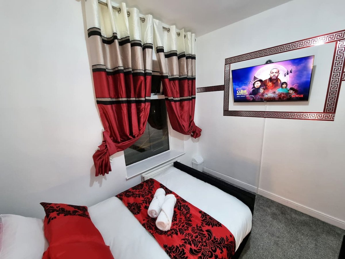 *6B7R* Setup for your most relaxed & amazing stay + Free Parking + Free Fast WiFi* in Vickers St, Morley, Leeds, UK - Property image 6 - VivreStays
