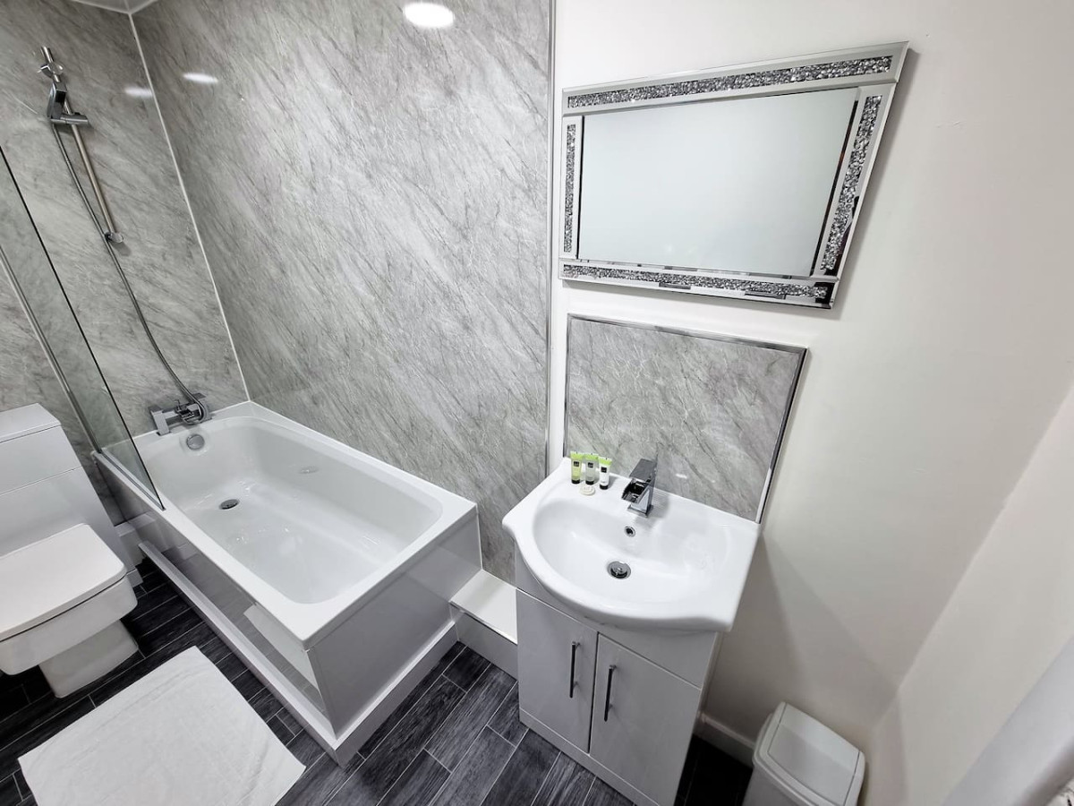 *6B7R* Setup for your most relaxed & amazing stay + Free Parking + Free Fast WiFi* in Vickers St, Morley, Leeds, UK - Property image 29 - VivreStays