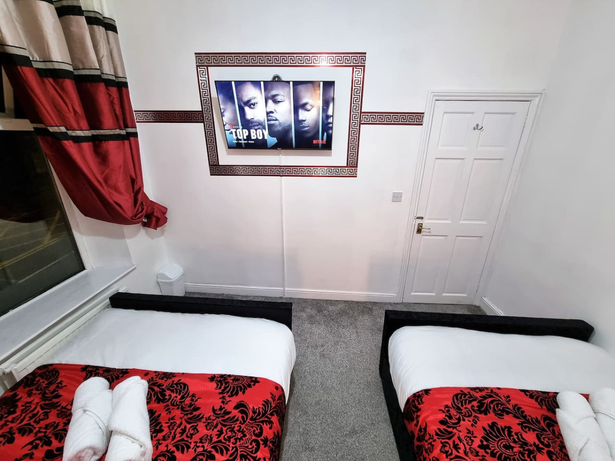 *6B7R* Setup for your most relaxed & amazing stay + Free Parking + Free Fast WiFi* in Vickers St, Morley, Leeds, UK - Property image 8 - VivreStays