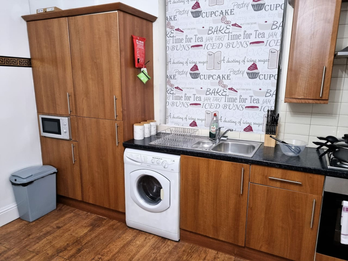 *6B7R* Setup for your most relaxed & amazing stay + Free Parking + Free Fast WiFi* in Vickers St, Morley, Leeds, UK - Property image 21 - VivreStays