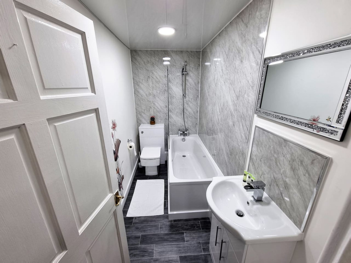 *6B7R* Setup for your most relaxed & amazing stay + Free Parking + Free Fast WiFi* in Vickers St, Morley, Leeds, UK - Property image 30 - VivreStays