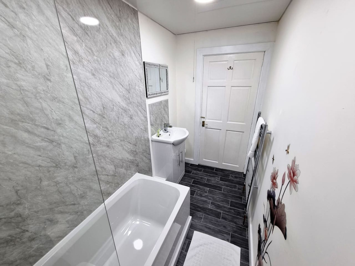 *6B7R* Setup for your most relaxed & amazing stay + Free Parking + Free Fast WiFi* in Vickers St, Morley, Leeds, UK - Property image 28 - VivreStays