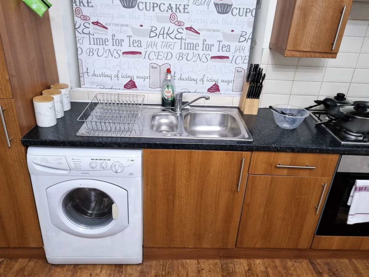 *6B7R* Setup for your most relaxed & amazing stay + Free Parking + Free Fast WiFi* in Vickers St, Morley, Leeds, UK - Property image 3 - VivreStays