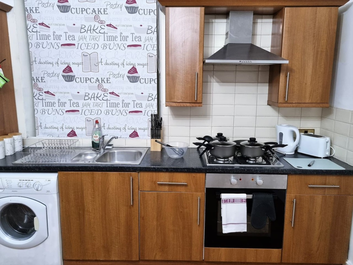 *6B7R* Setup for your most relaxed & amazing stay + Free Parking + Free Fast WiFi* in Vickers St, Morley, Leeds, UK - Property image 22 - VivreStays