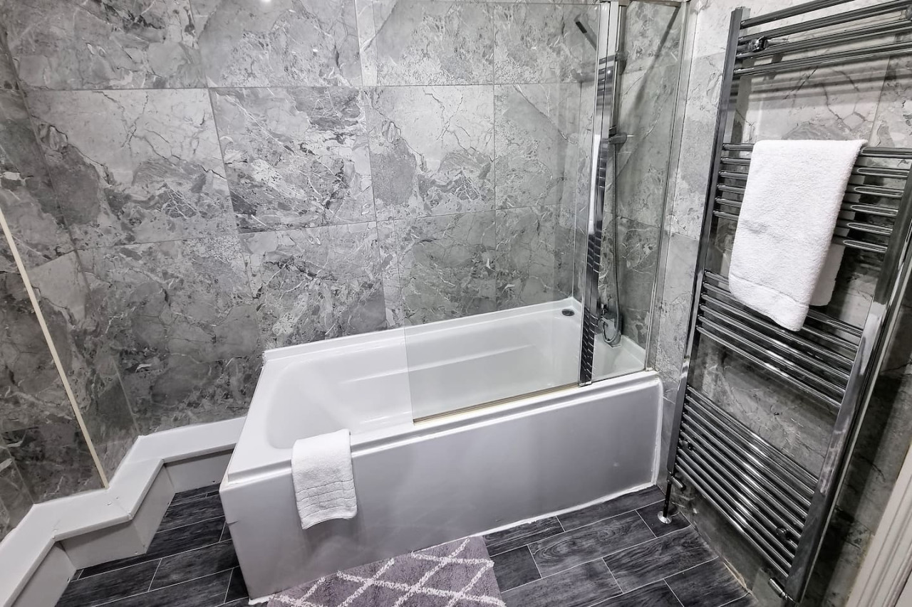 *6R* setup for your most amazing & relaxed stay + Free Parking + Free Fast WiFi * in 6 Runswick Avenue - Property image 19 - VivreStays
