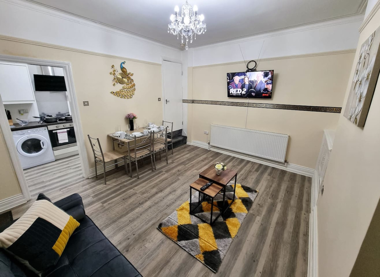 *6R* setup for your most amazing & relaxed stay + Free Parking + Free Fast WiFi * in 6 Runswick Avenue - Property image 9 - VivreStays