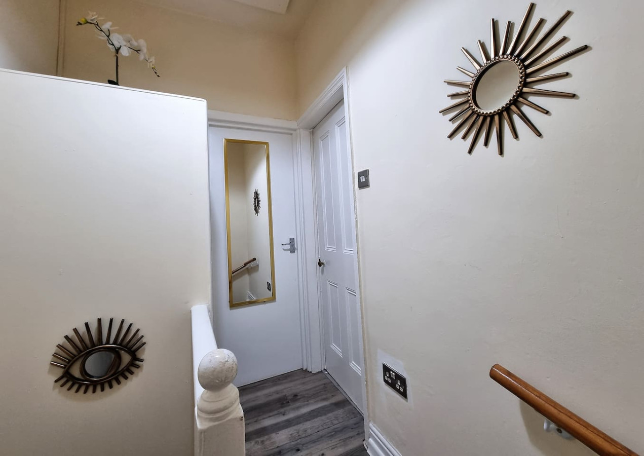 *6R* setup for your most amazing & relaxed stay + Free Parking + Free Fast WiFi * in 6 Runswick Avenue - Property image 21 - VivreStays