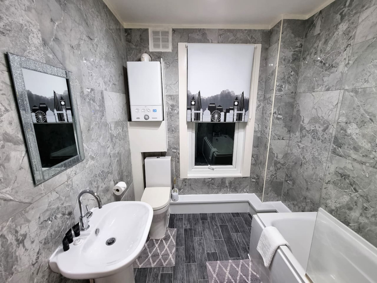 *6R* setup for your most amazing & relaxed stay + Free Parking + Free Fast WiFi * in 6 Runswick Avenue - Property image 4 - VivreStays