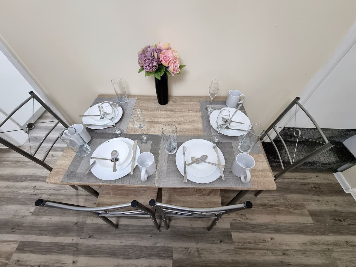 *6R* setup for your most amazing & relaxed stay + Free Parking + Free Fast WiFi * in 6 Runswick Avenue - Property image 12 - VivreStays