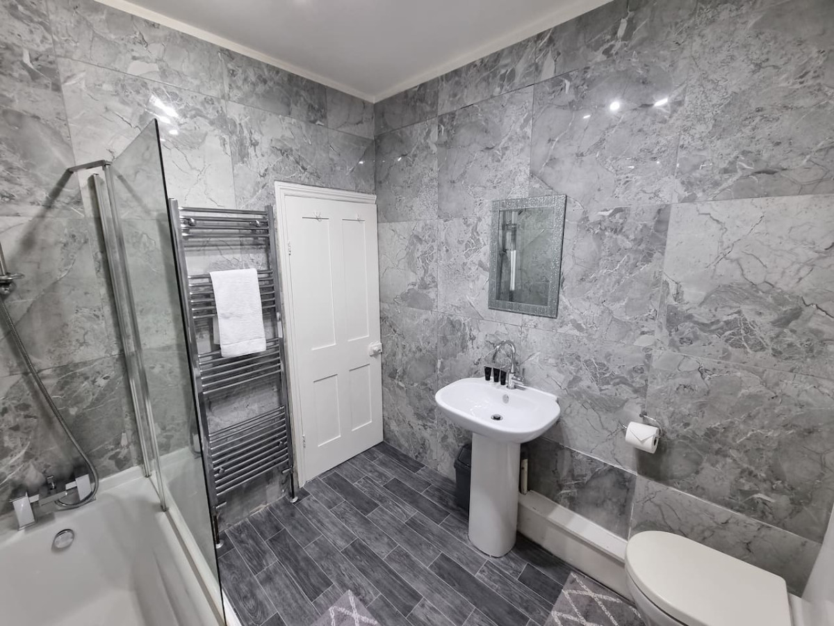 *6R* setup for your most amazing & relaxed stay + Free Parking + Free Fast WiFi * in 6 Runswick Avenue - Property image 20 - VivreStays