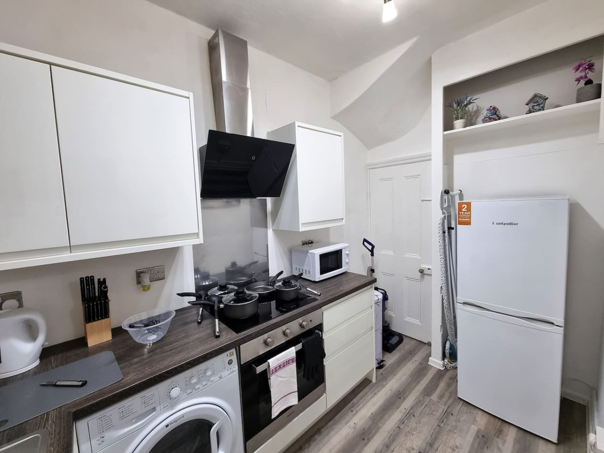 *6R* setup for your most amazing & relaxed stay + Free Parking + Free Fast WiFi * in 6 Runswick Avenue - Property image 3 - VivreStays