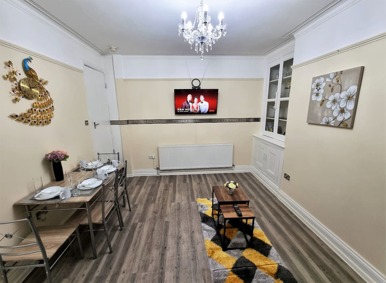 *6R* setup for your most amazing & relaxed stay + Free Parking + Free Fast WiFi * in 6 Runswick Avenue - Property image 10 - VivreStays