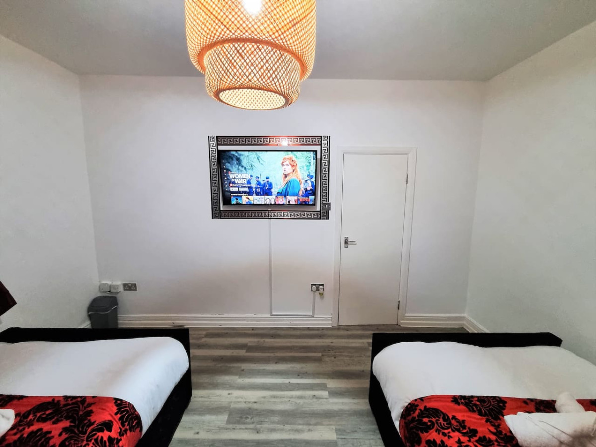 *6R* setup for your most amazing & relaxed stay + Free Parking + Free Fast WiFi * in 6 Runswick Avenue - Property image 5 - VivreStays