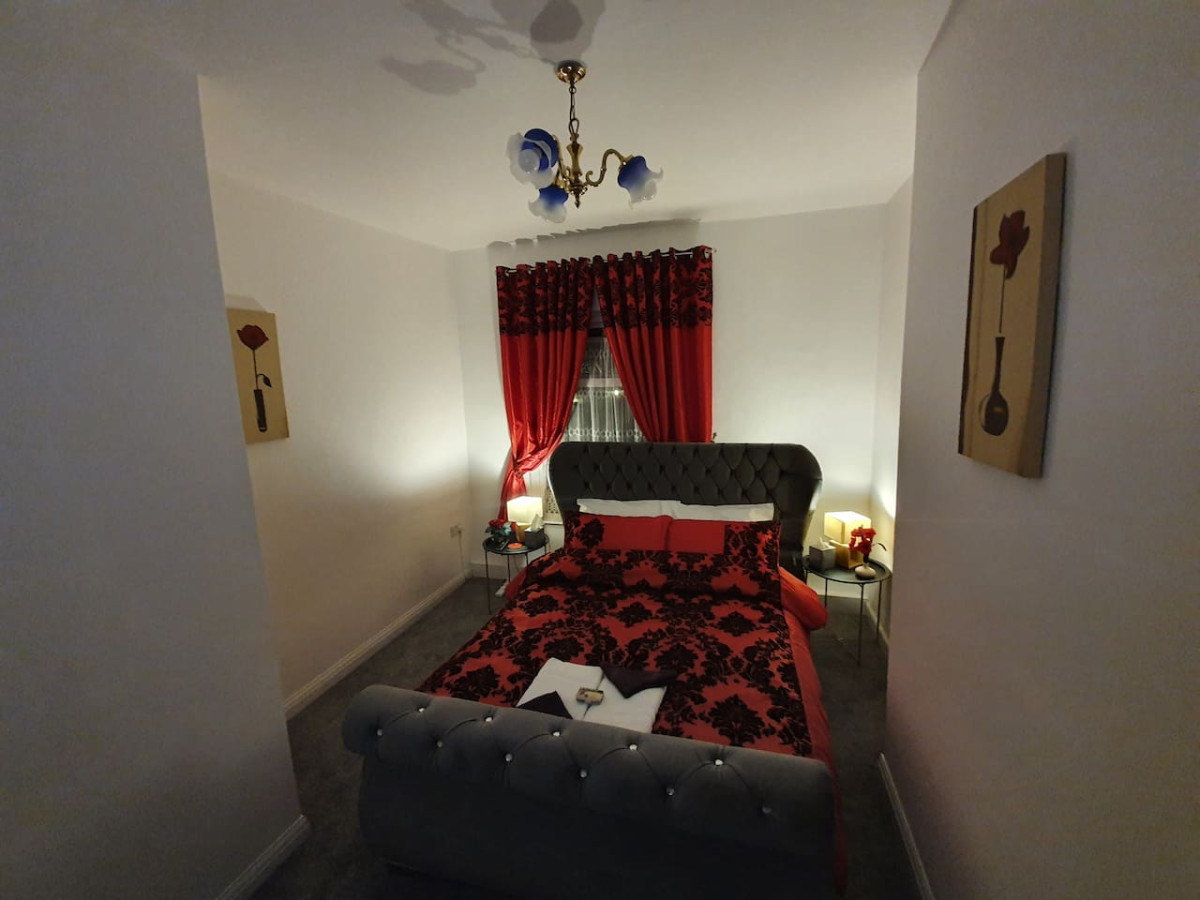 .12*JT* king bed cosy and lovely house + Free Parking + Free Fast WiFi . in 12 Johnson Terrace - Property image 12 - VivreStays