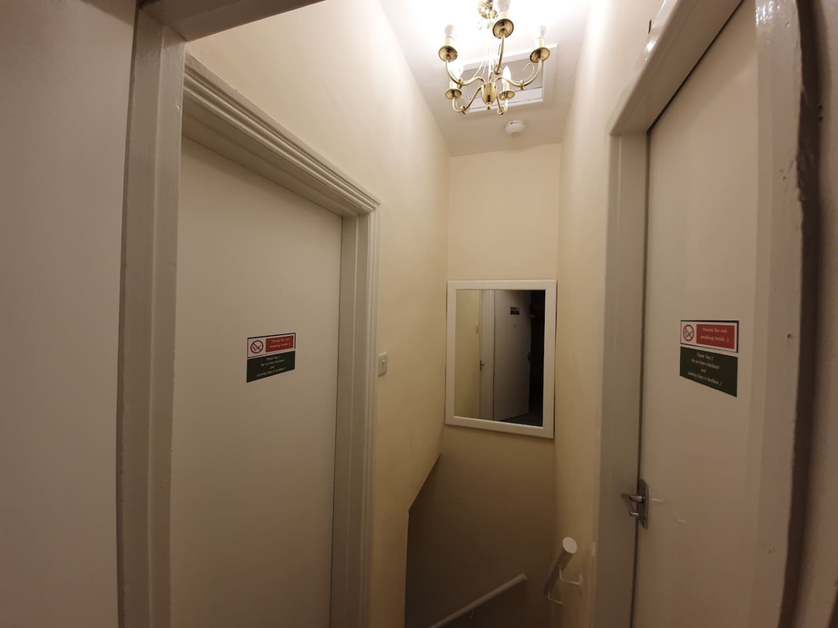 .12*JT* king bed cosy and lovely house + Free Parking + Free Fast WiFi . in 12 Johnson Terrace - Property image 39 - VivreStays