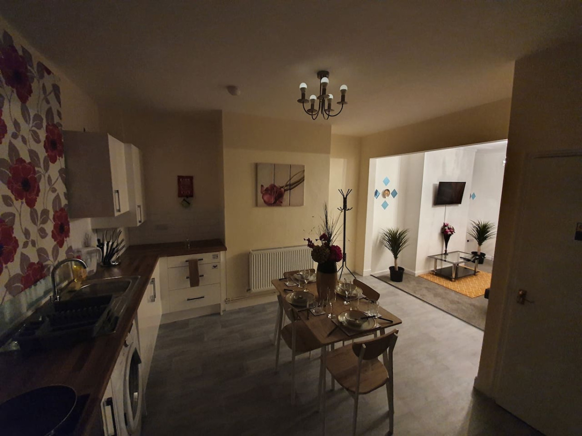 .12*JT* king bed cosy and lovely house + Free Parking + Free Fast WiFi . in 12 Johnson Terrace - Property image 20 - VivreStays
