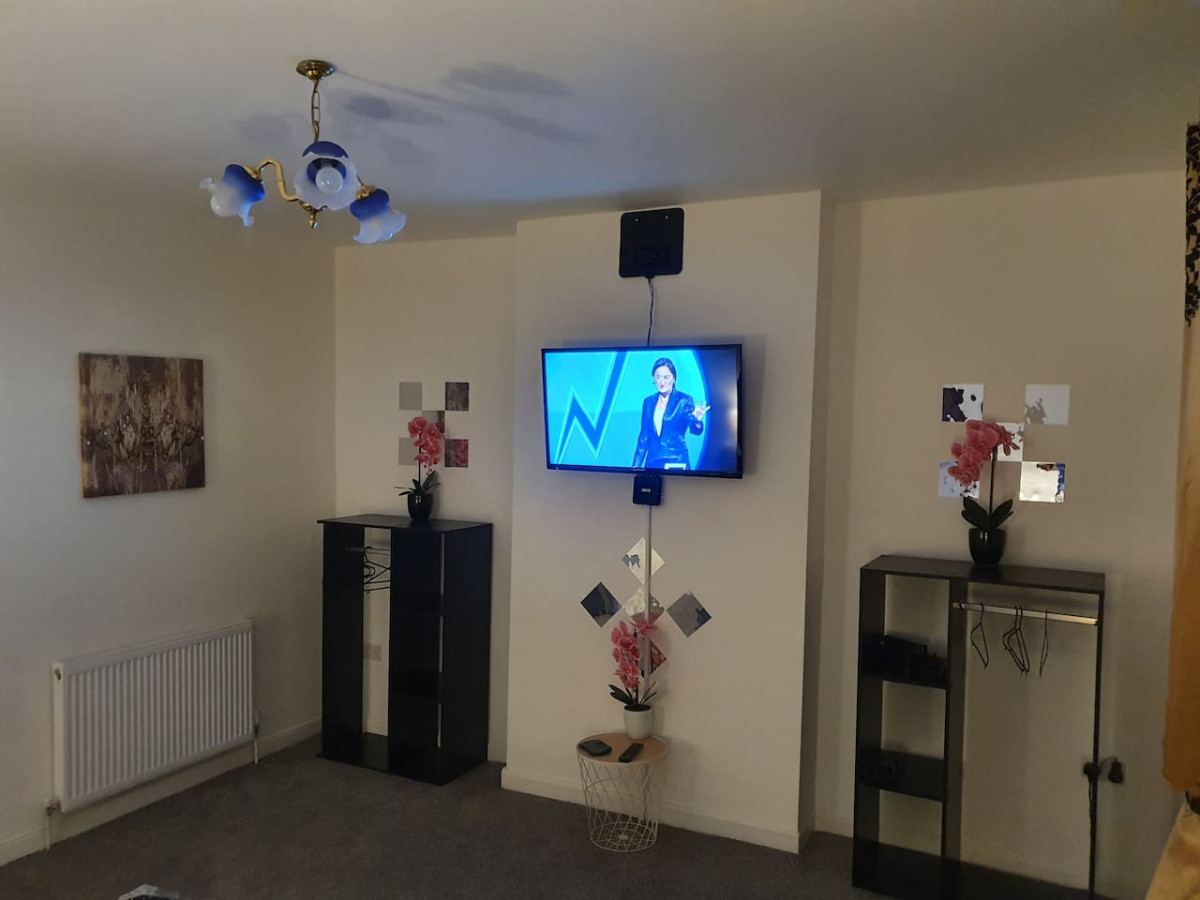 .12*JT* king bed cosy and lovely house + Free Parking + Free Fast WiFi . in 12 Johnson Terrace - Property image 16 - VivreStays