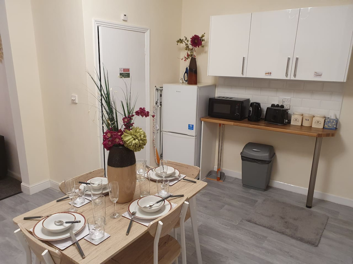 .12*JT* king bed cosy and lovely house + Free Parking + Free Fast WiFi . in 12 Johnson Terrace - Property image 28 - VivreStays