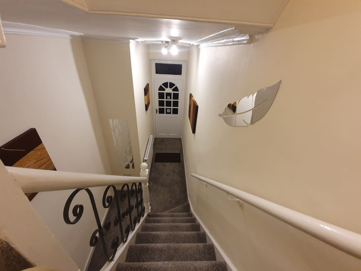 .12*JT* king bed cosy and lovely house + Free Parking + Free Fast WiFi . in 12 Johnson Terrace - Property image 37 - VivreStays