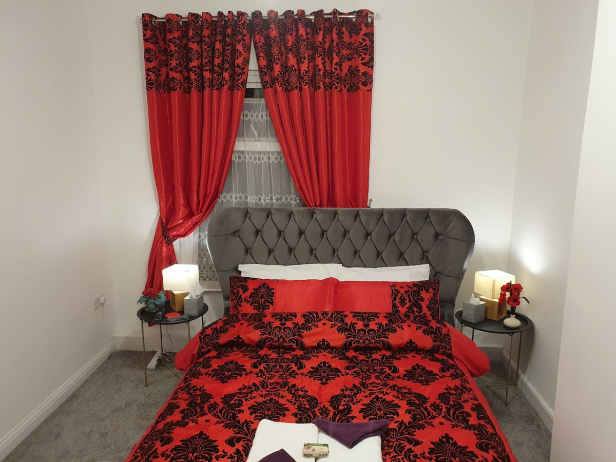 .12*JT* king bed cosy and lovely house + Free Parking + Free Fast WiFi . in 12 Johnson Terrace - Property image 8 - VivreStays