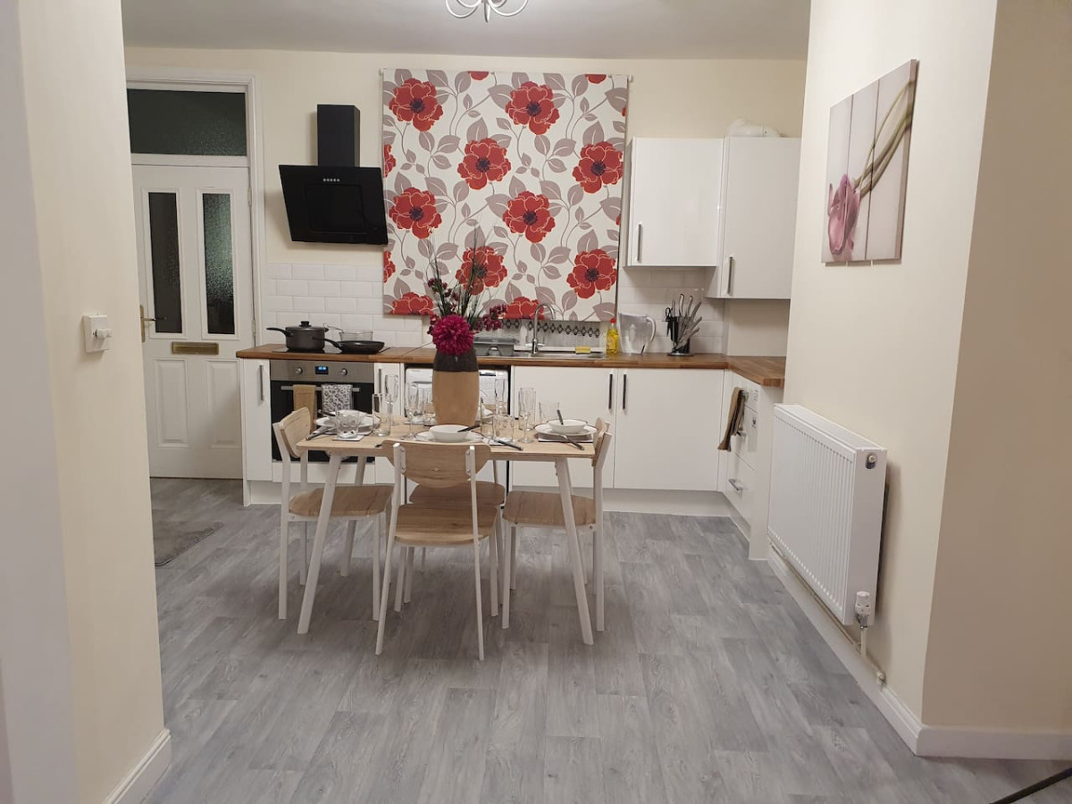 .12*JT* king bed cosy and lovely house + Free Parking + Free Fast WiFi . in 12 Johnson Terrace - Property image 26 - VivreStays